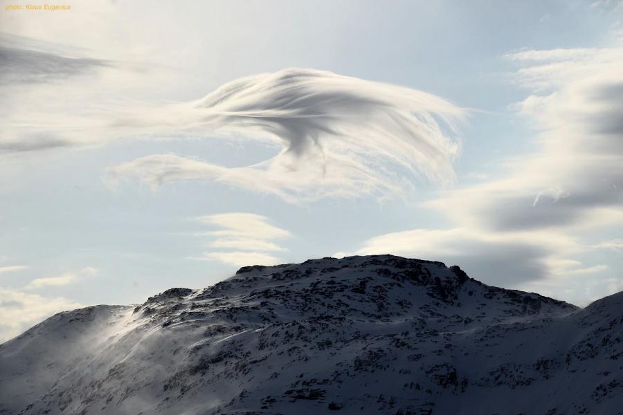 Skyer over Ukkusissaq der ligner Ukkusissaq, Nuuk 2015