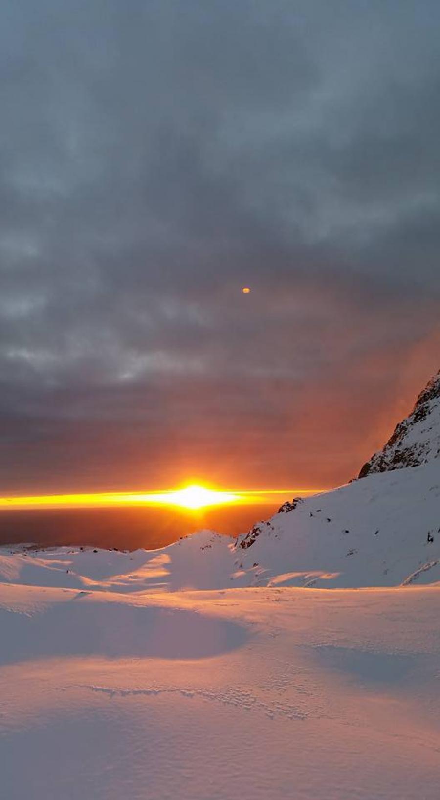 Solnedgang på vej op til Præstefjeldet i Sisimiut