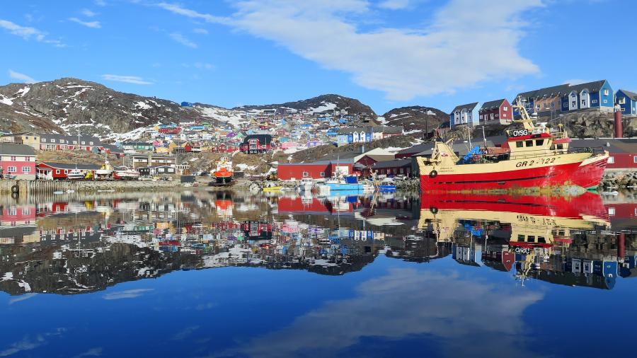 Qaqortoq, taamaamat qatsersimavoq.