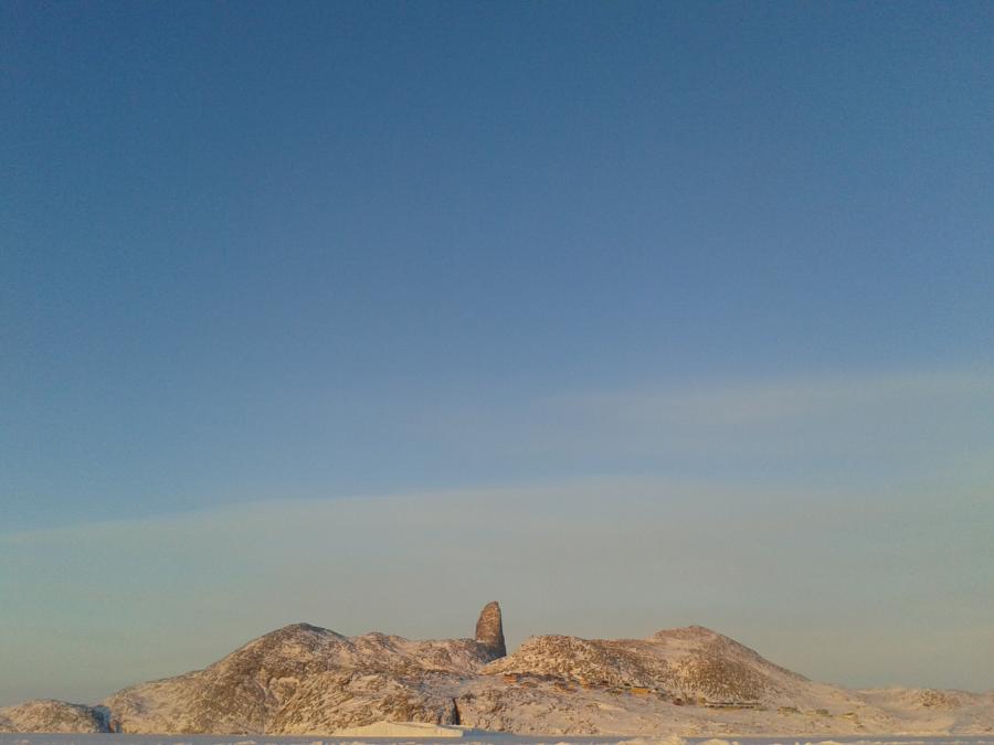 Suliffinniik soraarlunga assiliiartorama,aatsaallu assimik nassiussillunga. Nunaqarfik Kullosuaq