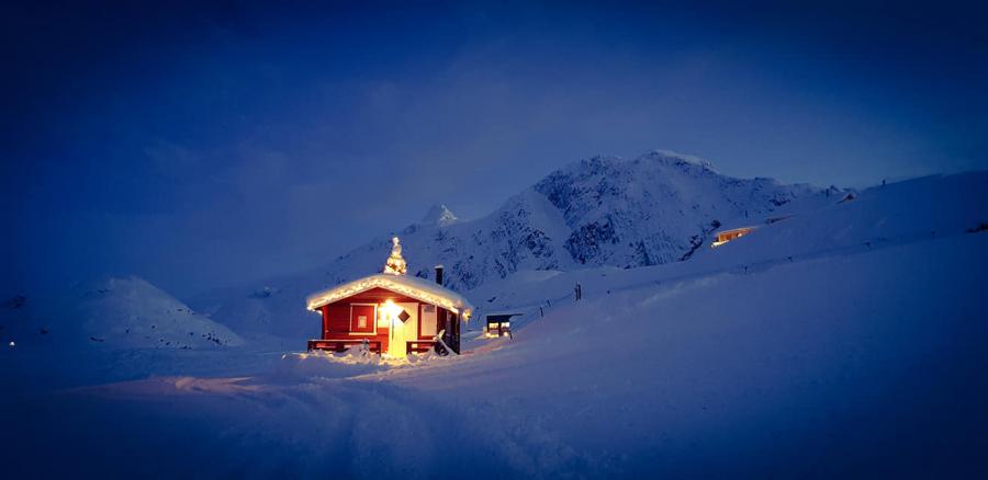 Sisimiut Julen 2018 Fjeldet Nasaasaaq i baggrunden