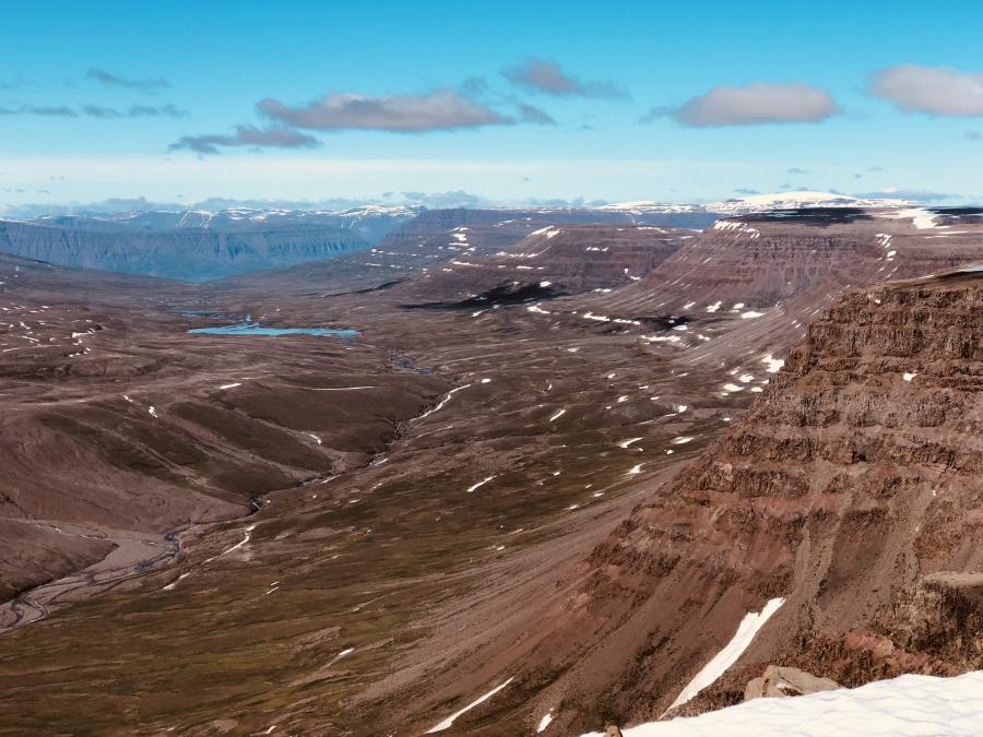 Innap qaqqaaniit kuup iluanut isikkivik