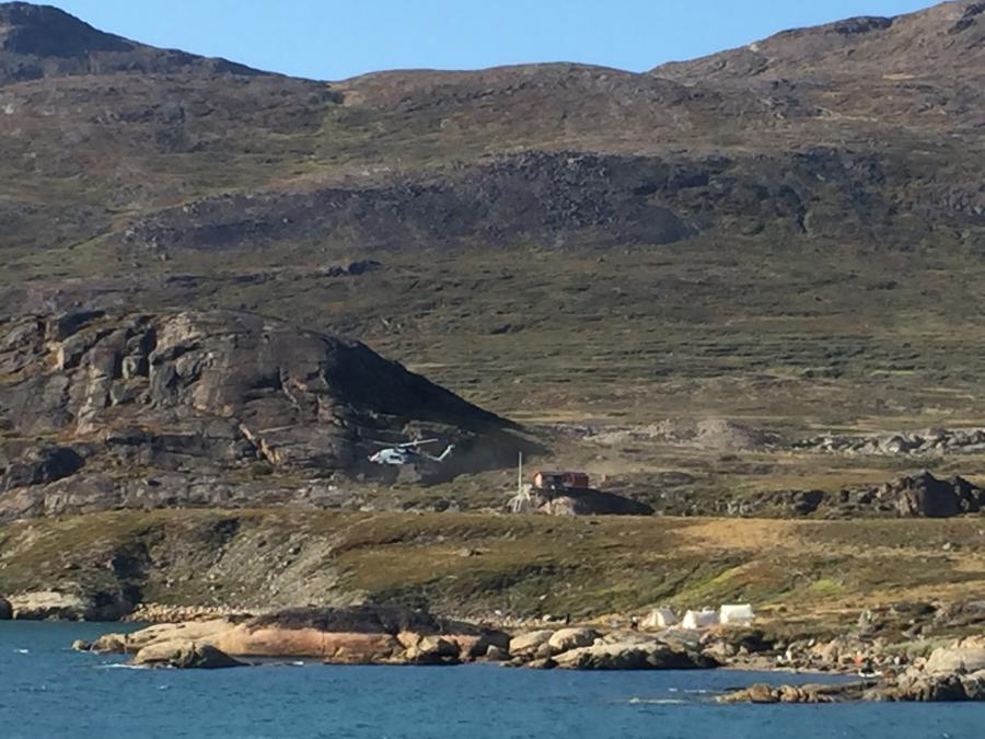 Kangerluarsuk tullermi arktisk kommando’p helikoper’ia illuaqqap eqqaanut mittoq, dk’miik qatserisartut ikiuukkiartortut