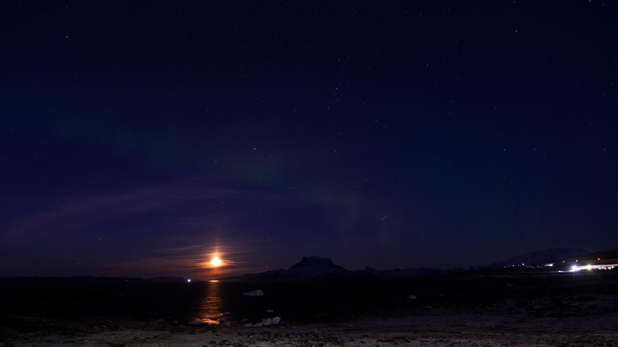 Månen, Mars, Nordlys og Sermitsiaq