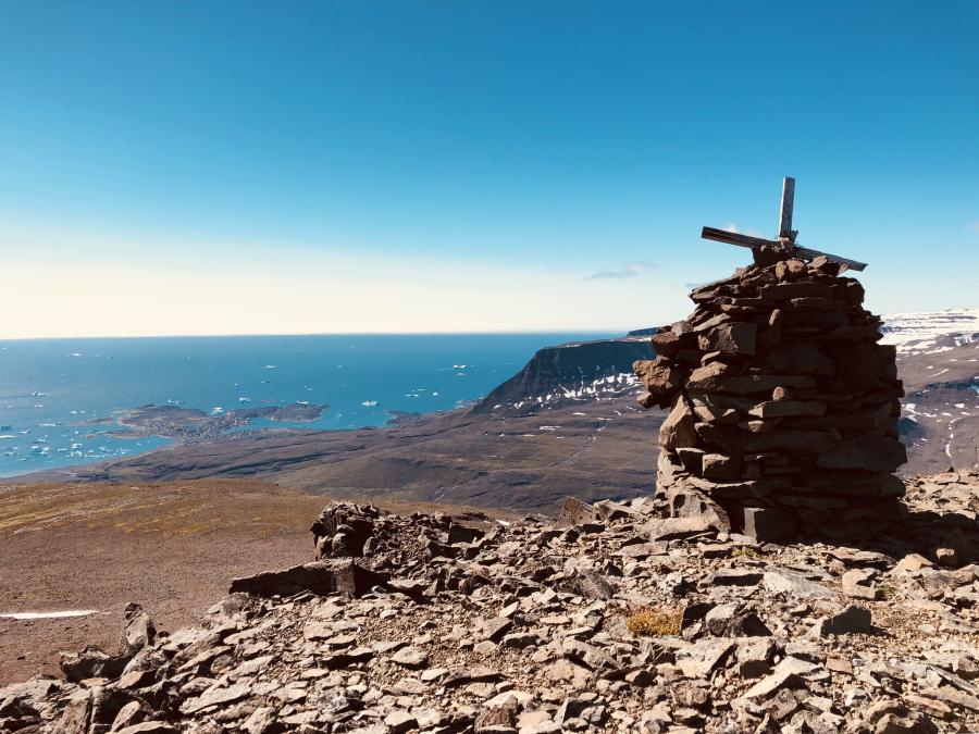 Innap qaqqaaniit illoqarfiup Qeqertarsuup tungaanut isikkivik