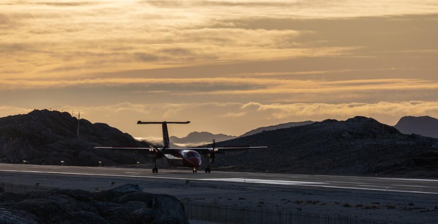 Dash 8 Arrival at Nuuk