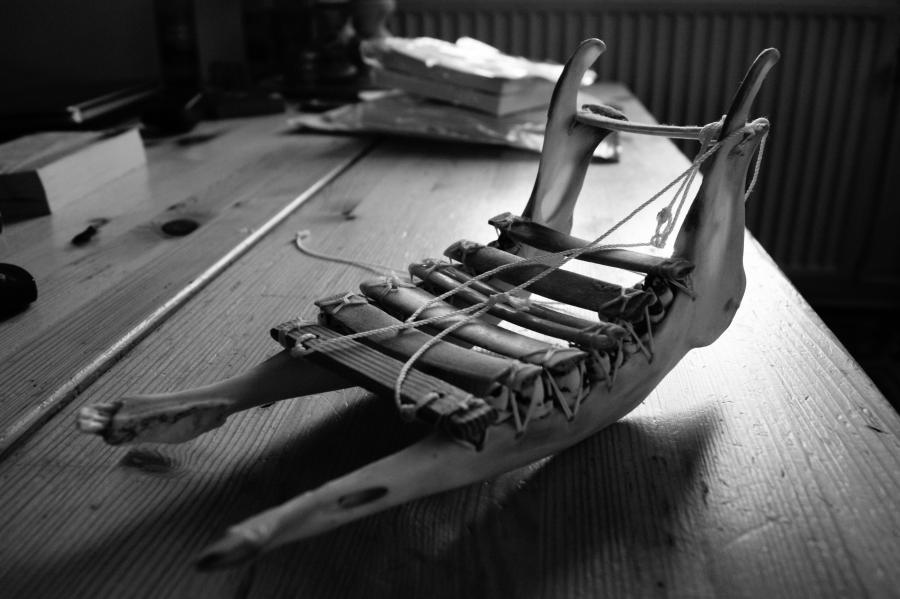Dogsled made of rendeer jaws