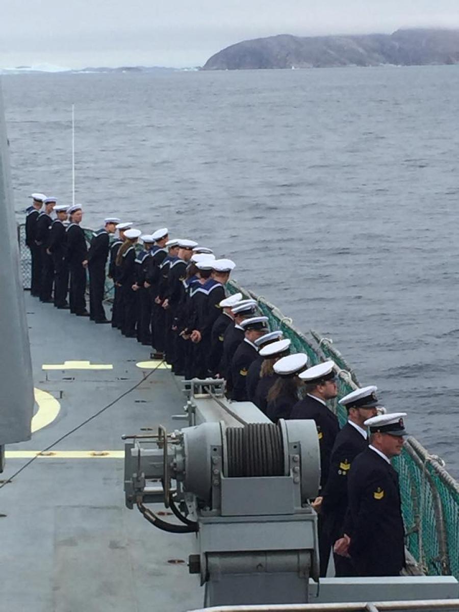 Hele besætningen klar til regentparret i Upernavik