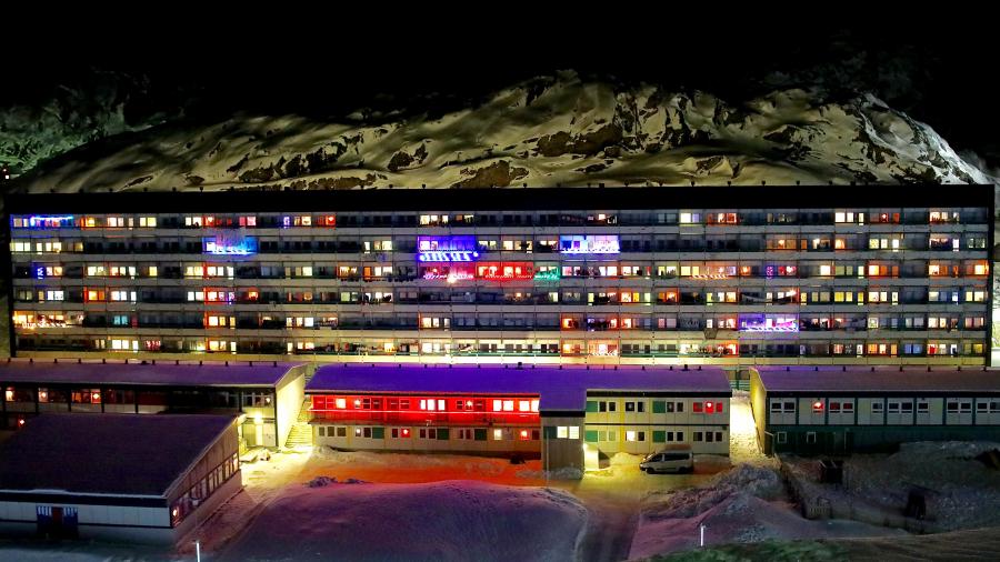 Nunatsinni inissiani anginerpaanngornikoq