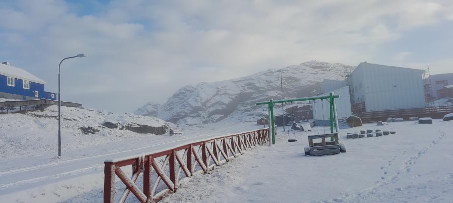 Ullaap tungaani pujortoq ukiarpalaaq . Unnuaammat apinikoq .