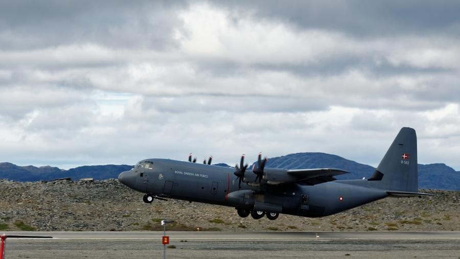 RDAF B-583 tager af fra Nuuk