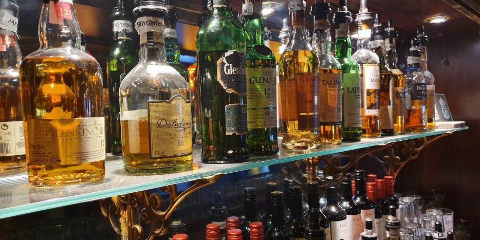 alkohol, sprut, vodka, gin, whiskey, drinks, fest, bar, værtshus